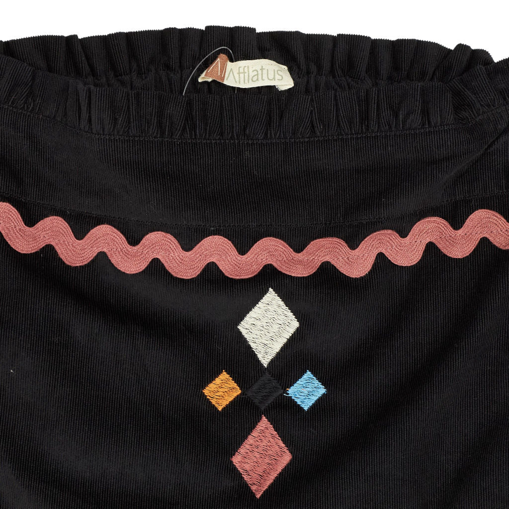 WYSE Black Embroidered Midi Skirt