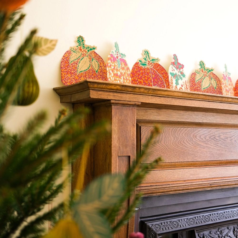 Christmas Puddings Concertina Garland