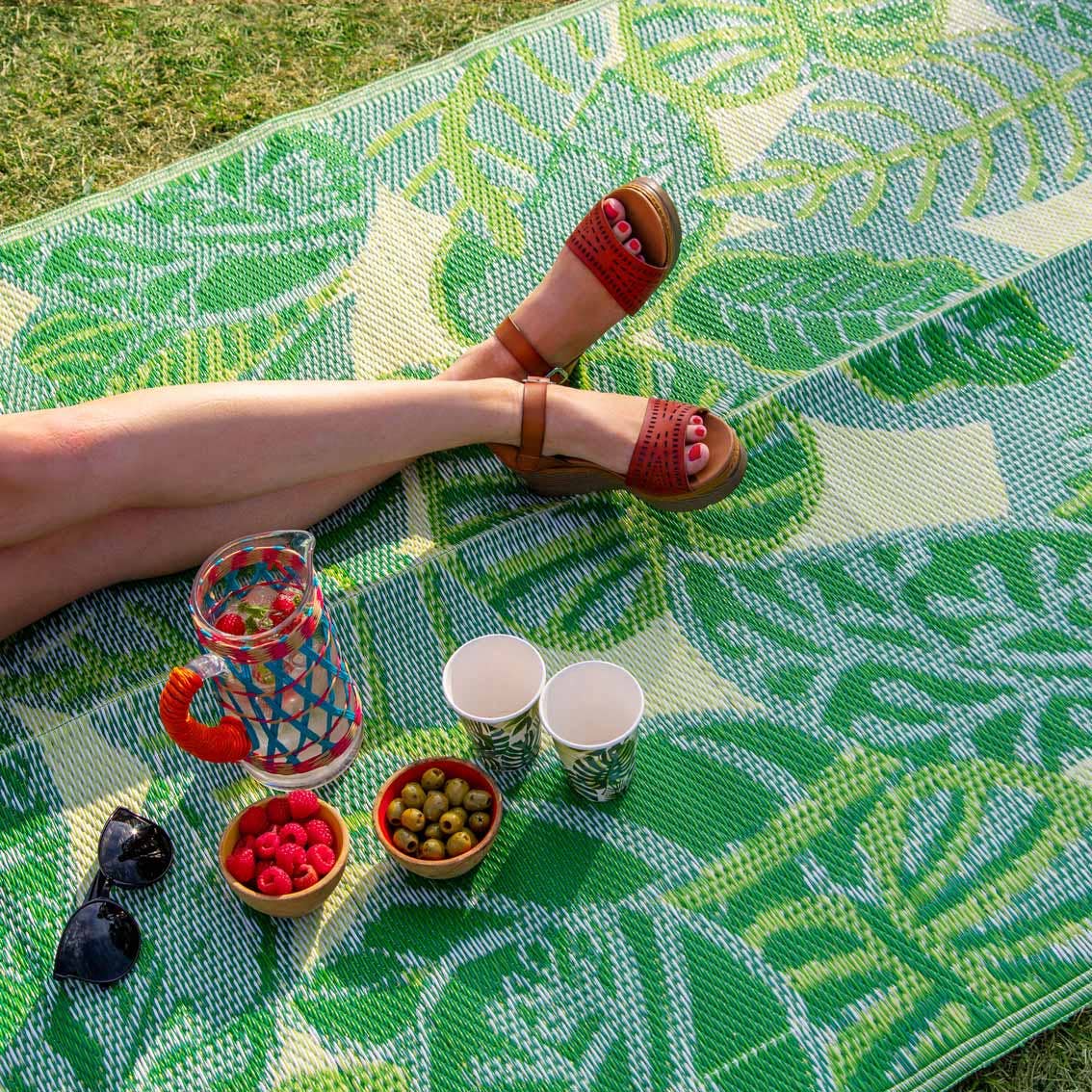 Green Tropical Palm Leaf Outdoor Rug